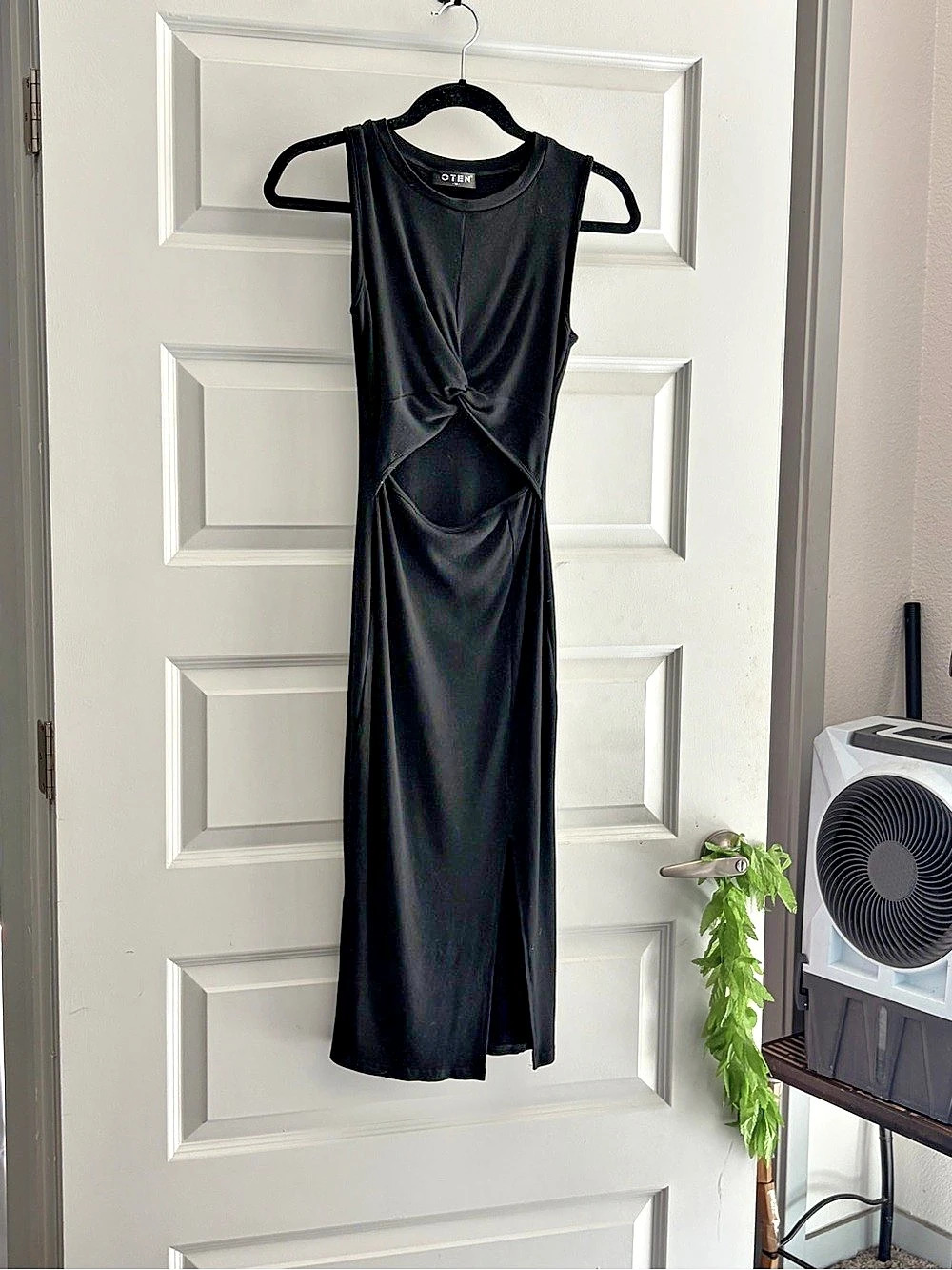 OTEN Women's Sleeveless Twist Front Cutout Midi Dress Sleeveless Twist Front